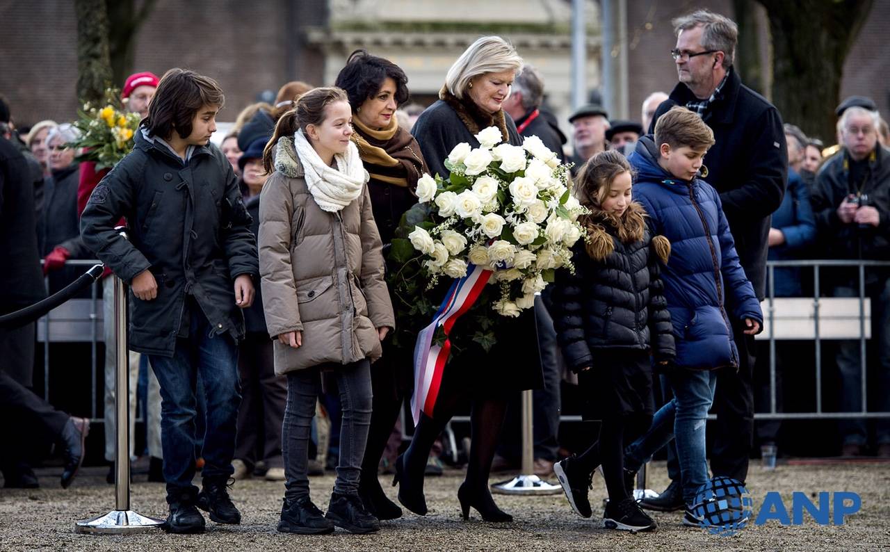 Kranslegging herdenking Februari staking