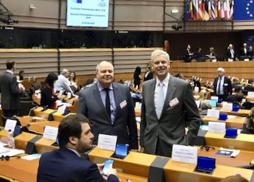 Eerste Kamerleden Van Rij en Ester bij Europese parlementaire week