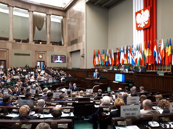 Kamerleden in Warschau voor NAVO Assemblee