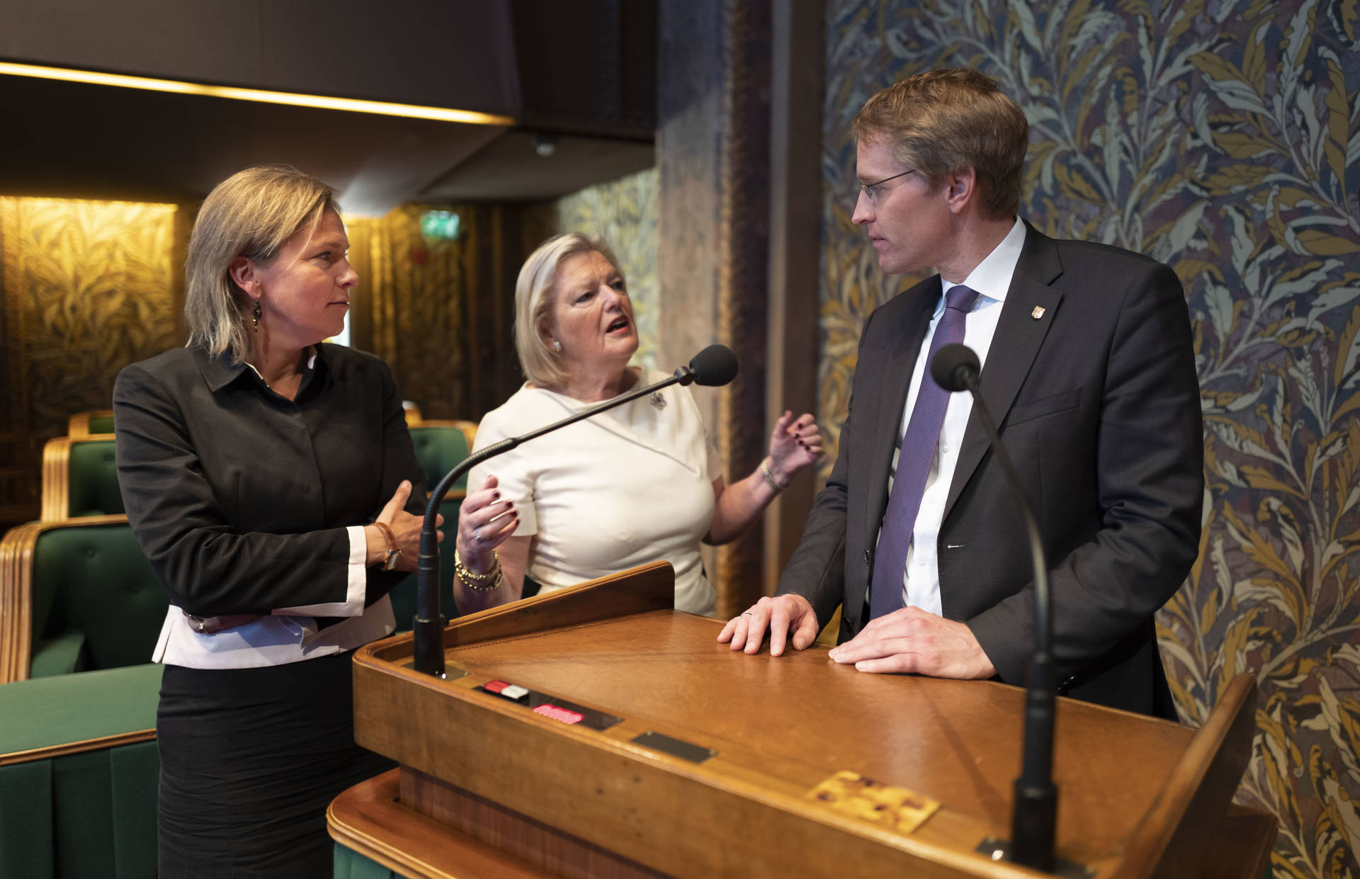 Rondleiding door de plenaire zaal van de Eerste Kamer