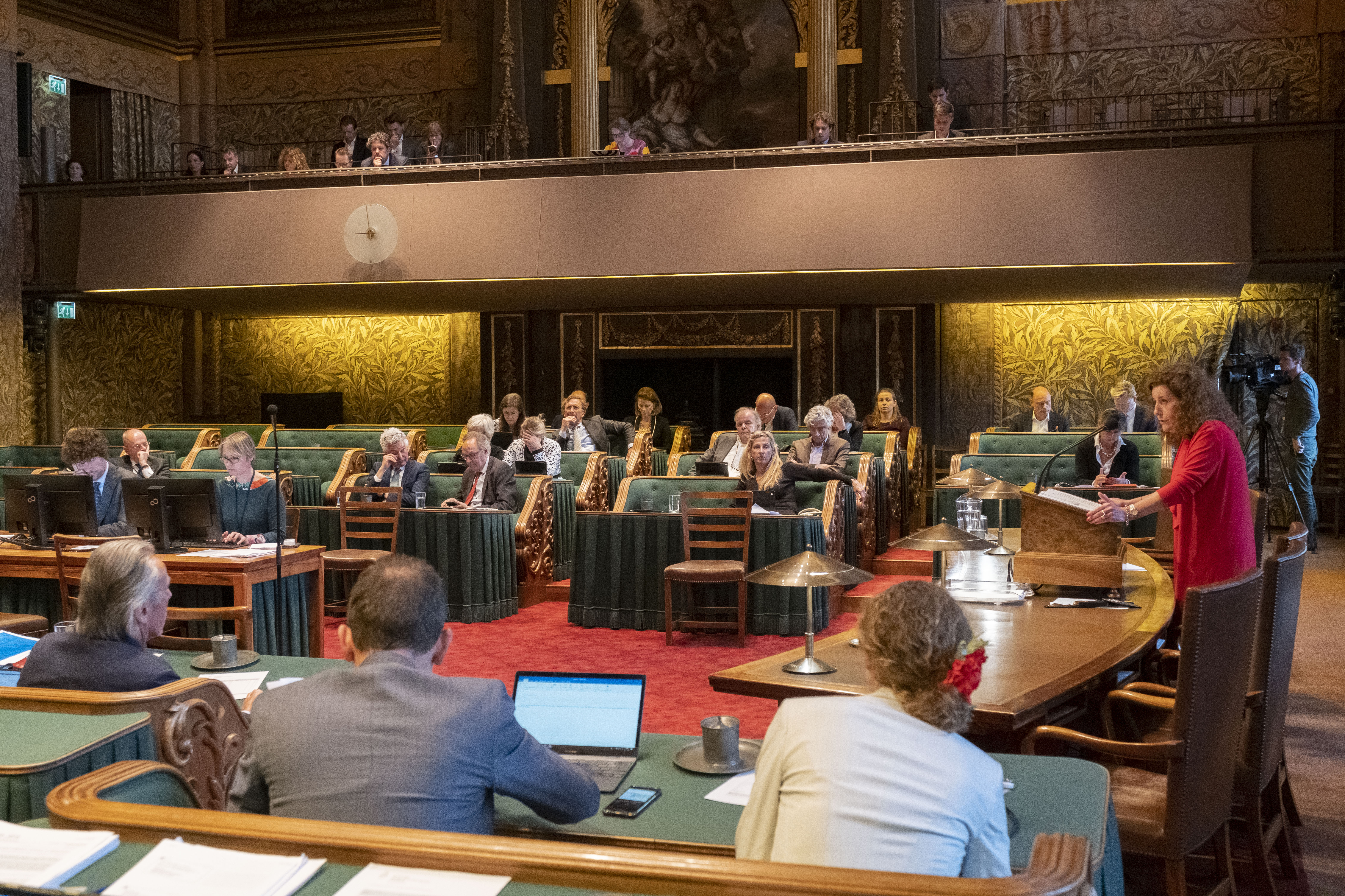 Minister Terug Naar Kabinet Voor Beraad Rentemaatstaf - Eerste Kamer ...