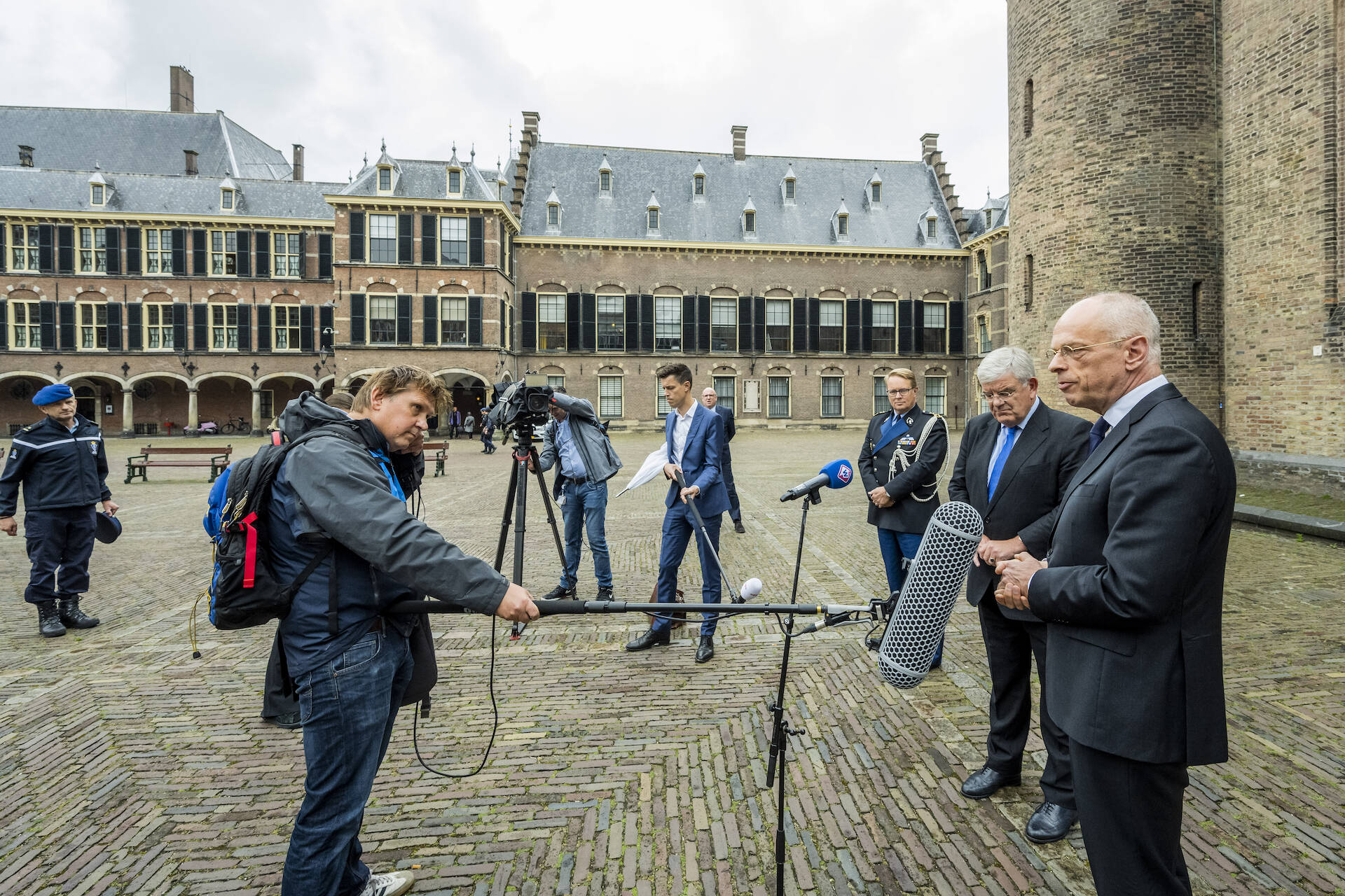 Jan Anthonie Bruijn (Voorzitter van de Verenigde Vergadering), Jan van Zanen (Burgemeester van Den Haag) en Hans Leijtens (Gouverneur van de Residentie) maakten dinsdag 14 juli bekend dat ook de buitenactiviteiten op Prinsjesdag 2020 worden aangepast