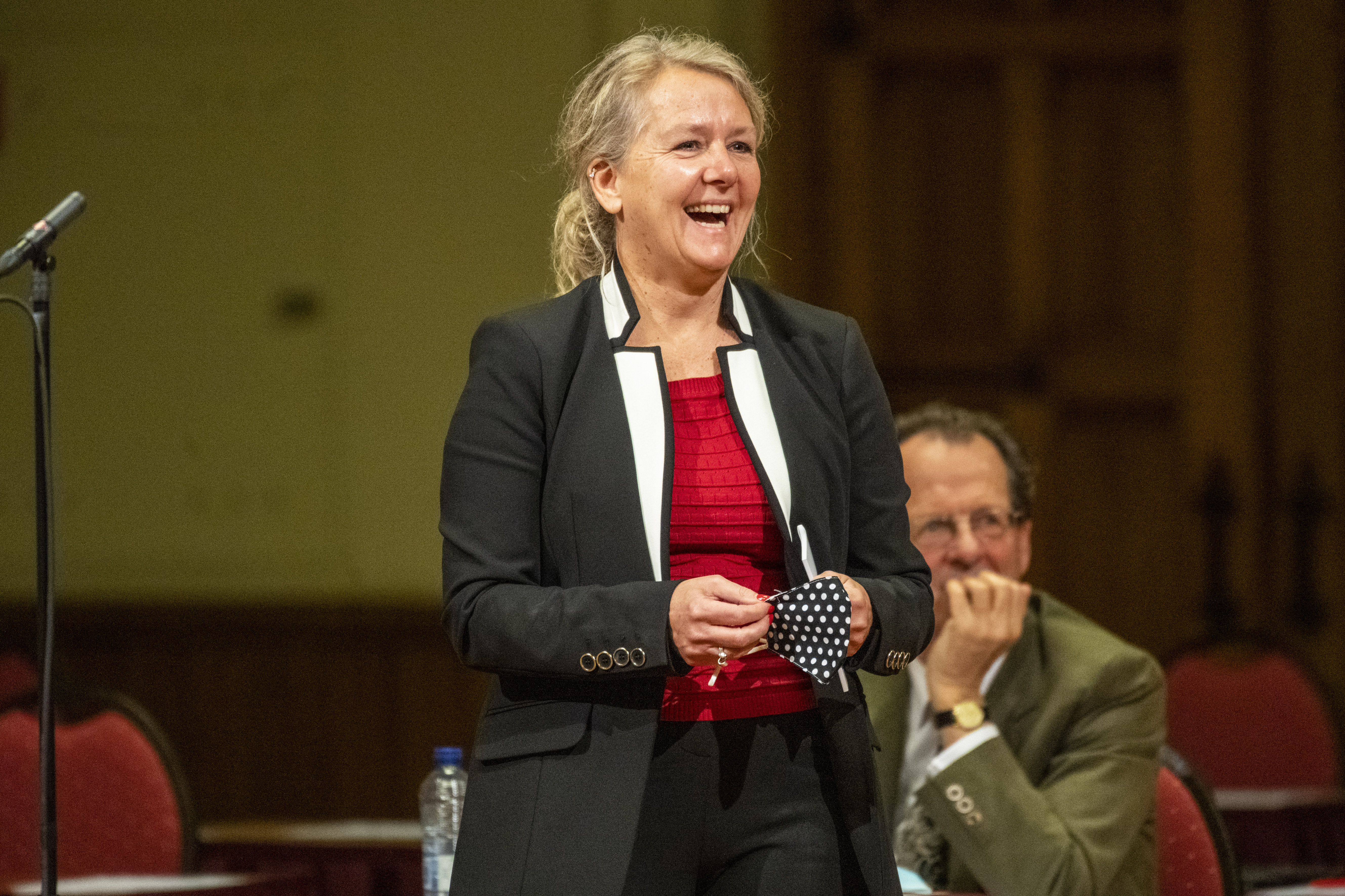 Eerste Kamer Opnieuw Tegen Koppelen Eigenstandige Wetsvoorstellen ...