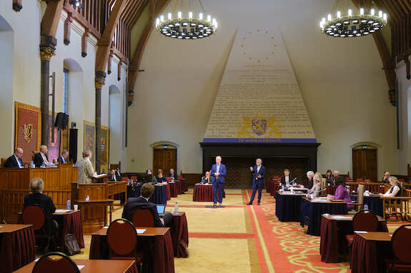 Eerste Kamer steunt in eerste lezing voorstel wijziging artikel 1 Grondwet