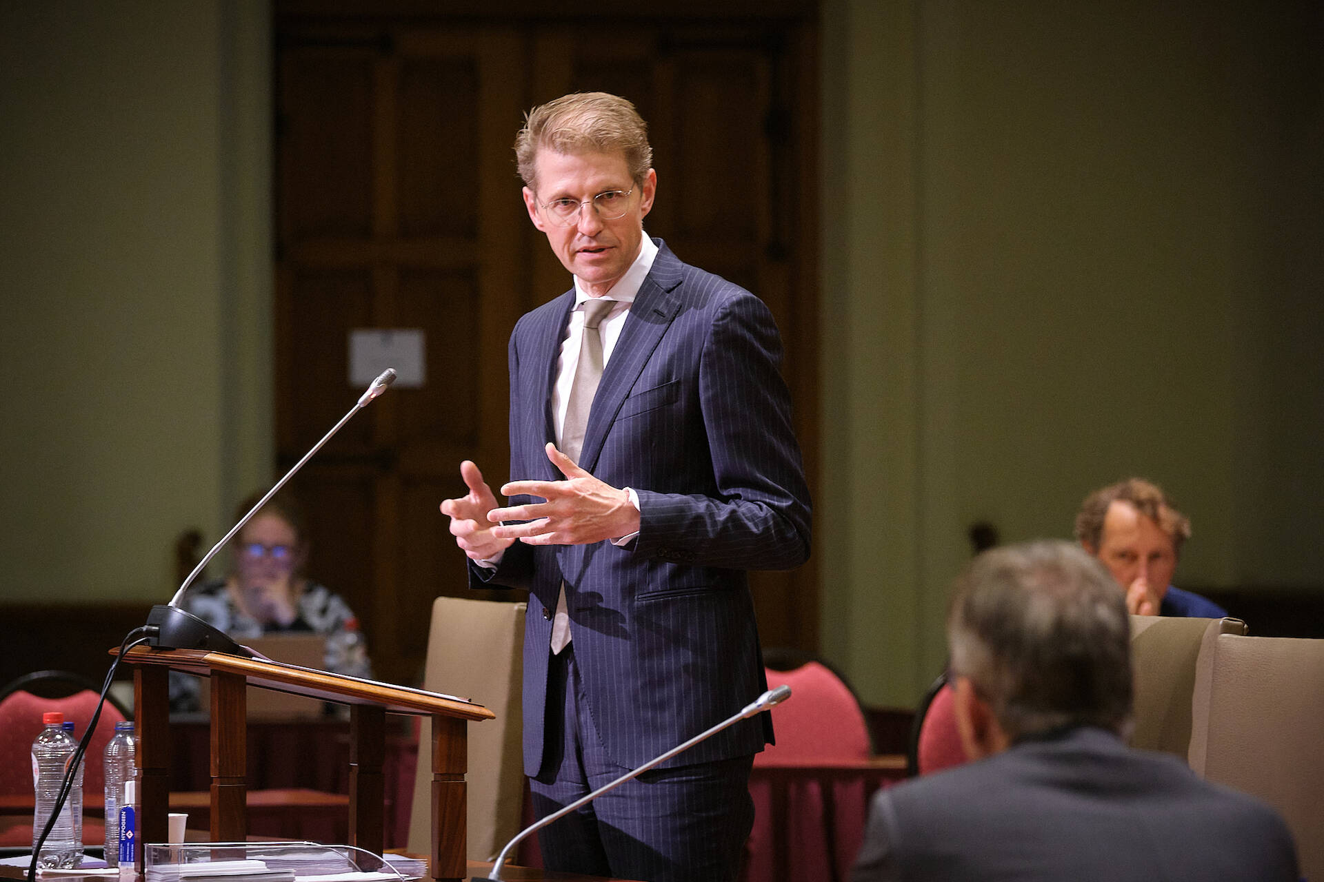 Minister Dekker tijdens het debat op 2 november 2021