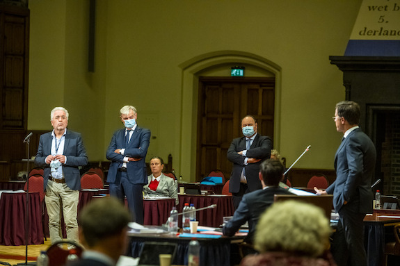 Premier Rutte in debat met de Eerste Kamer tijdens de Algemene politieke beschouwingen op 27 oktober 2020 