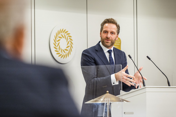 Minister De Jonge tijdens de interpellatie op 22 februari 2022