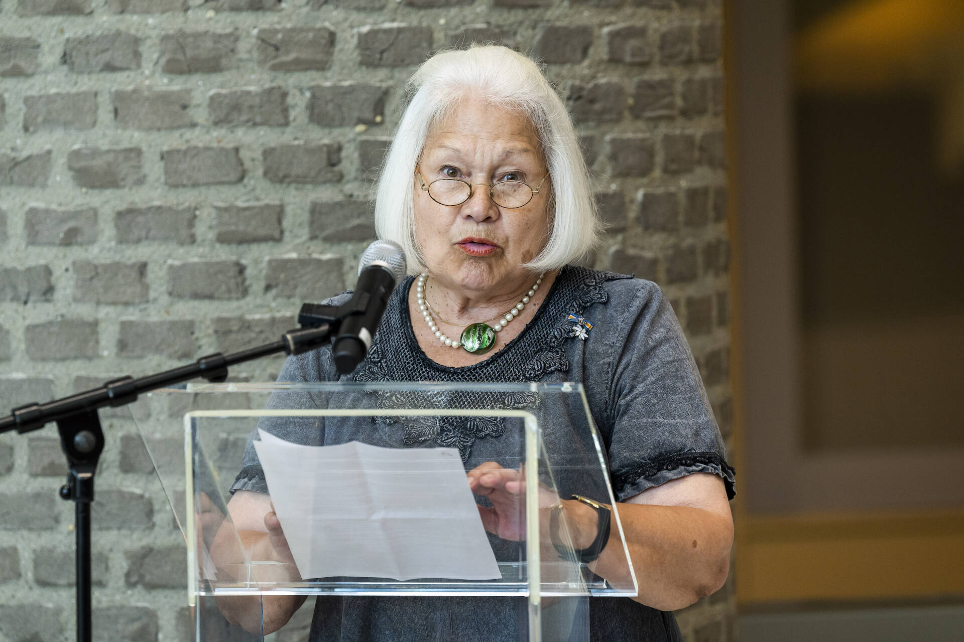 Myrna Njiokiktjien, voormalig bestuurslid van de Stichting Nationale Herdenking 15 augustus 1945, sprak tijdens de herdenking