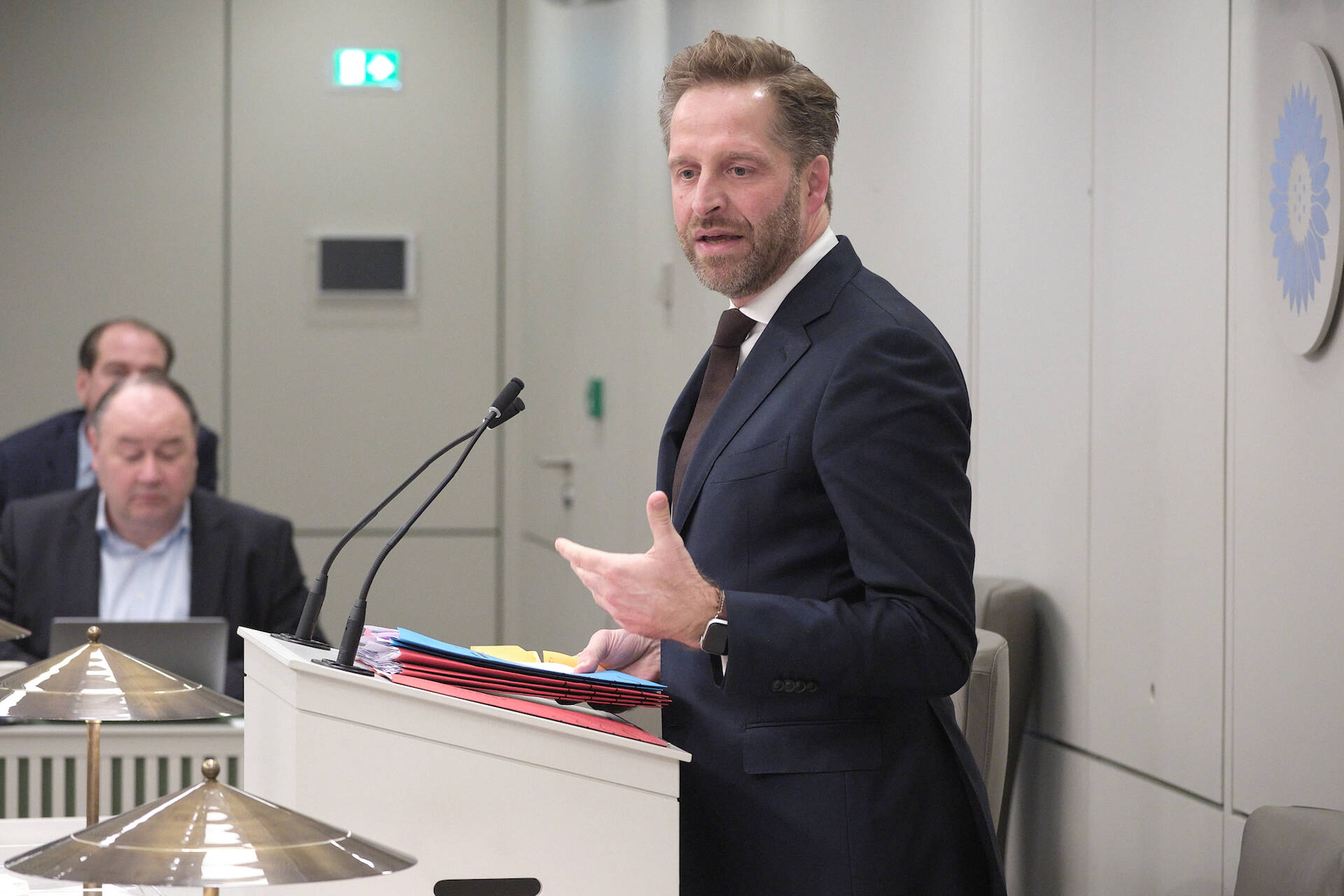 Minister De Jonge tijdens het debat op 7 maart 2023