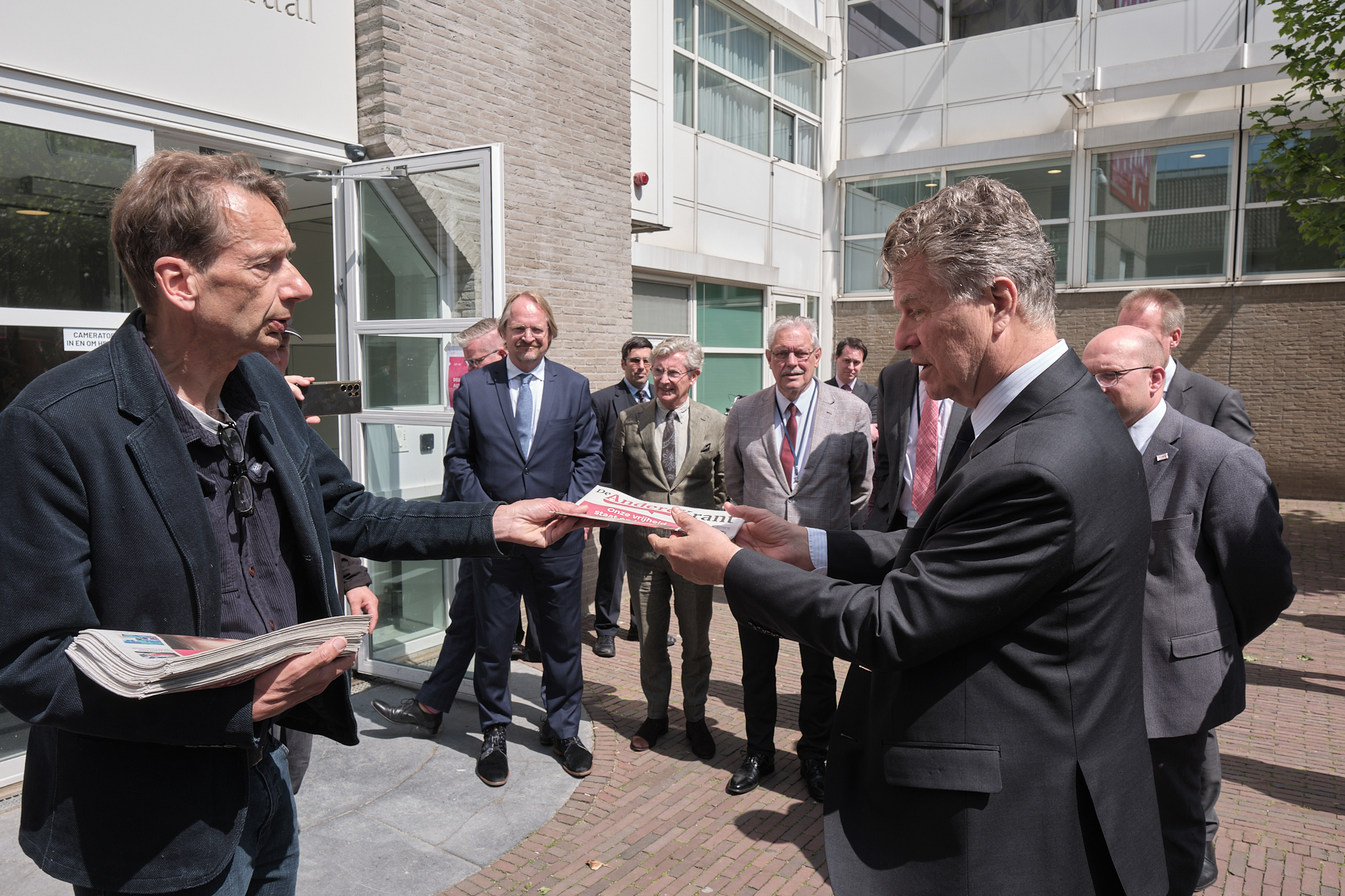 Eerste Kamer Neemt Petitie Over Wet Publieke Gezondheid In Ontvangst ...