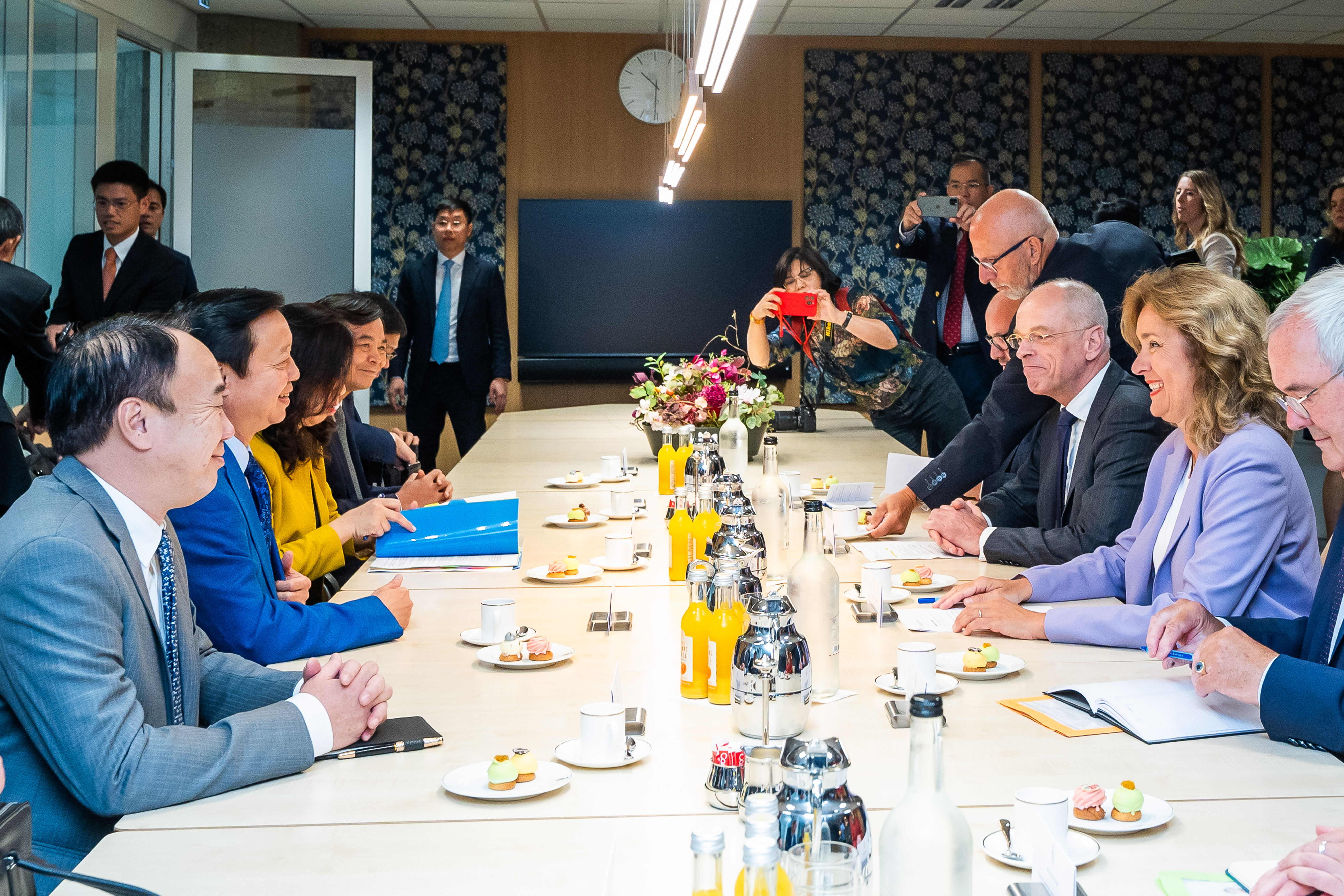 Staten-Generaal Ontvangen Vicepremier Vietnam - Eerste Kamer Der Staten ...