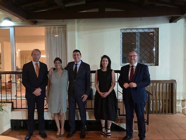 De delegatie met de Nederlandse ambassadeur in Angola