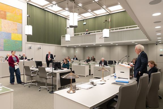 De plenaire zaal tijdens het debat