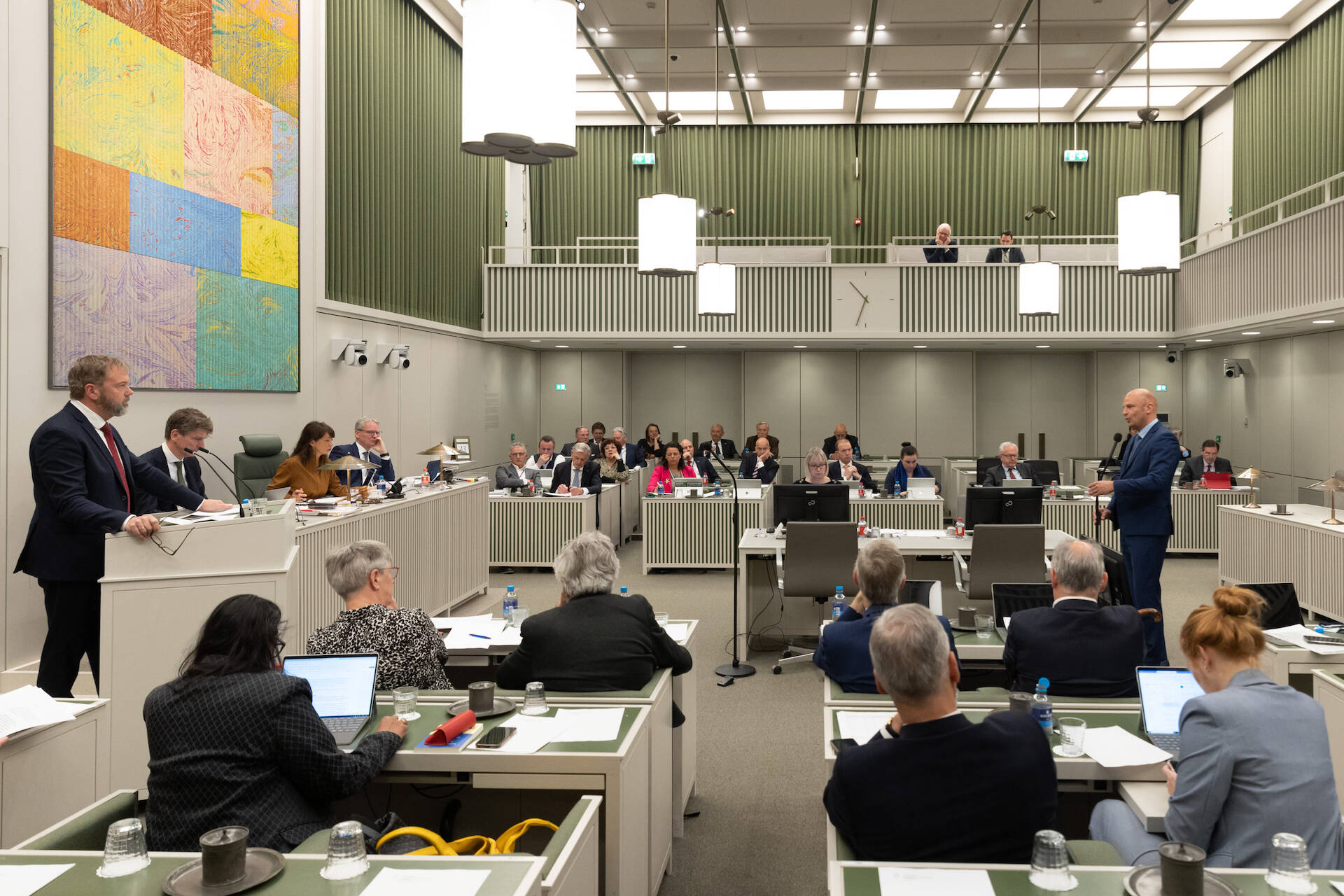 Foto van de plenaire vergaderzaal van de Eerste Kamer in vergadering