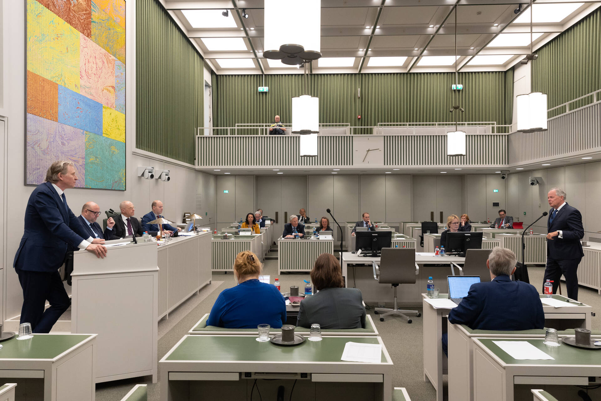 Foto van de plenaire vergaderzaal van de Eerste Kamer in vergadering