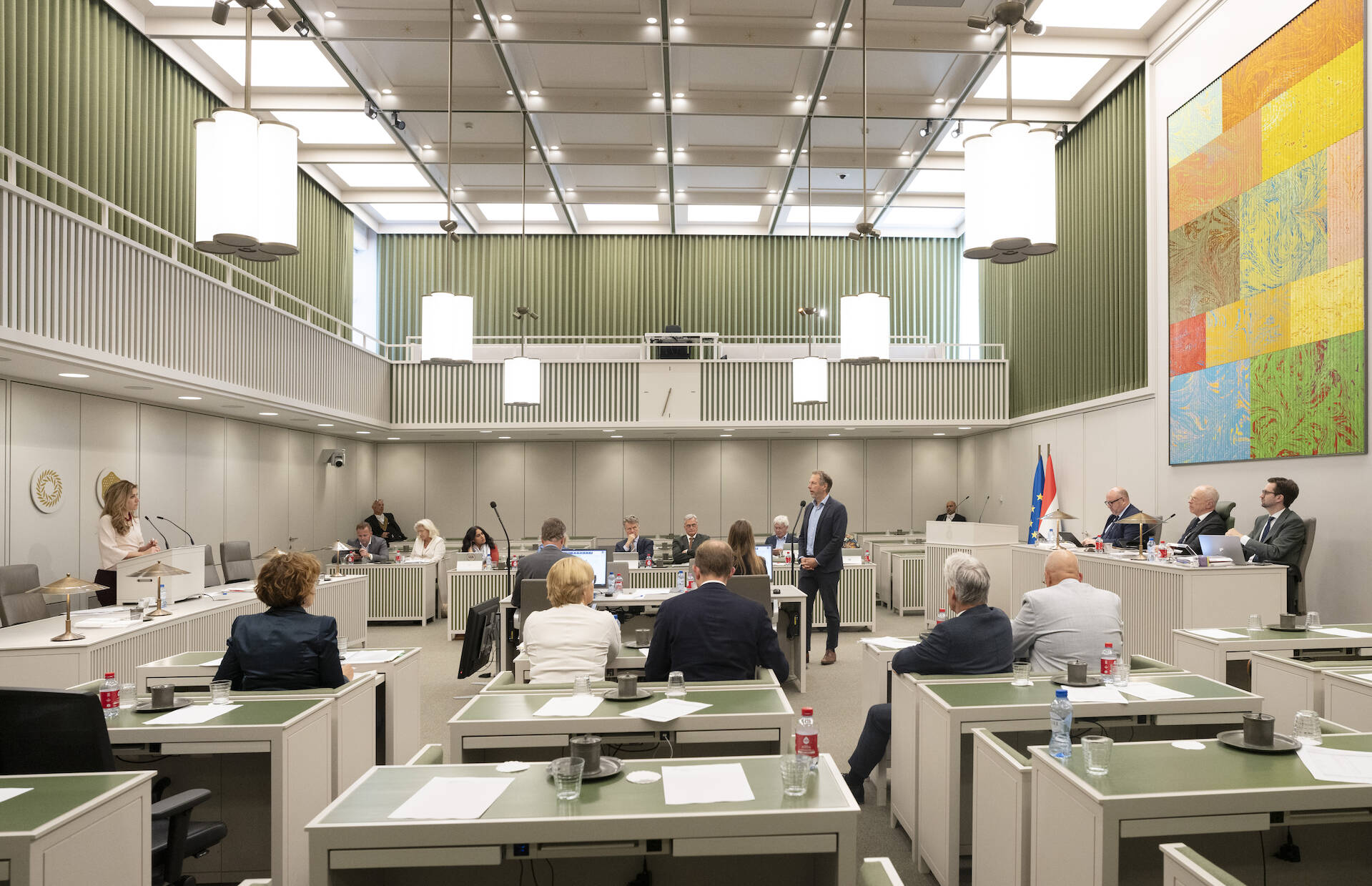 Foto van de plenaire vergaderzaal van de Eerste Kamer in vergadering