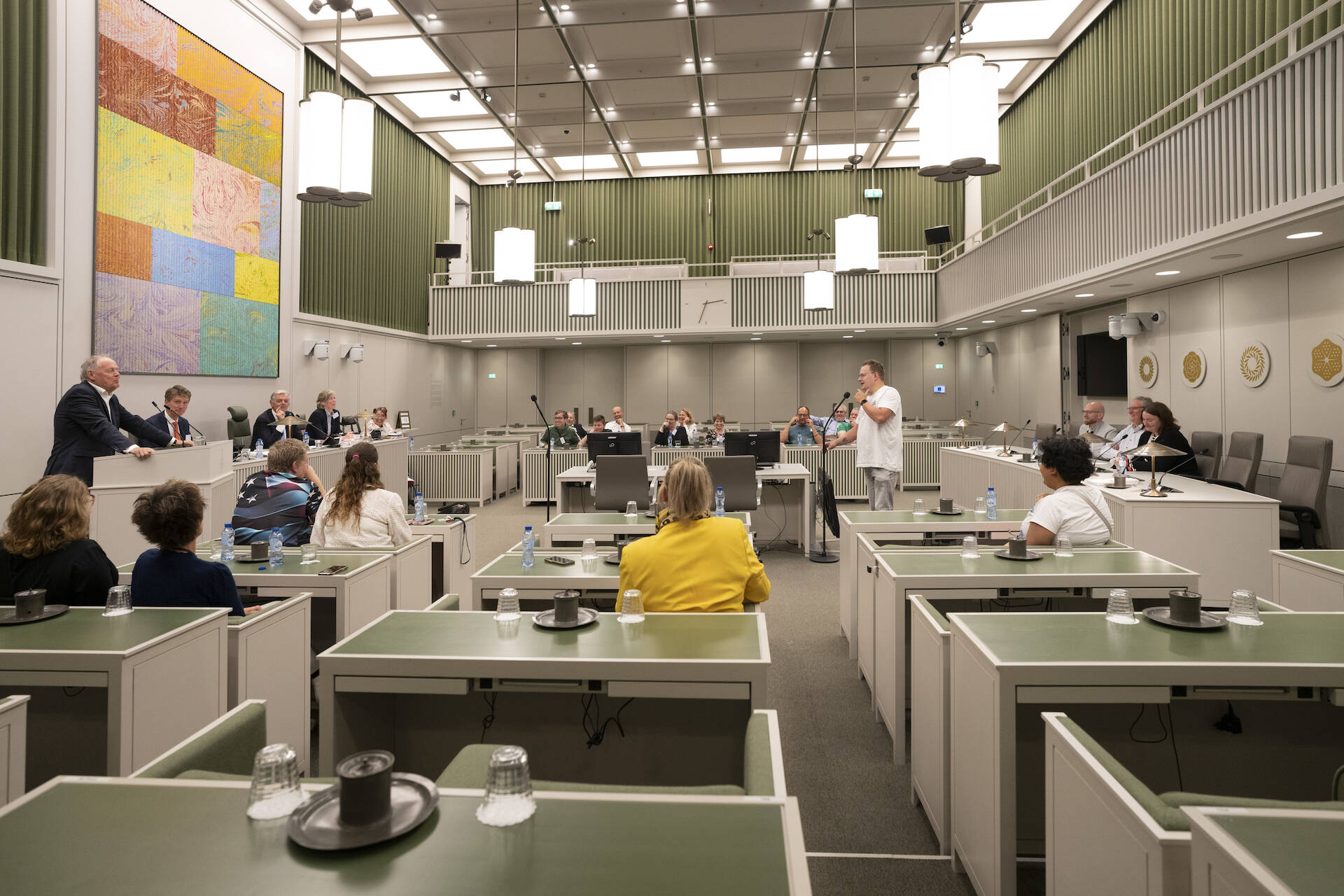 De stagiaires hebben ervaren hoe het is om een debat te voeren in de Eerste Kamer.