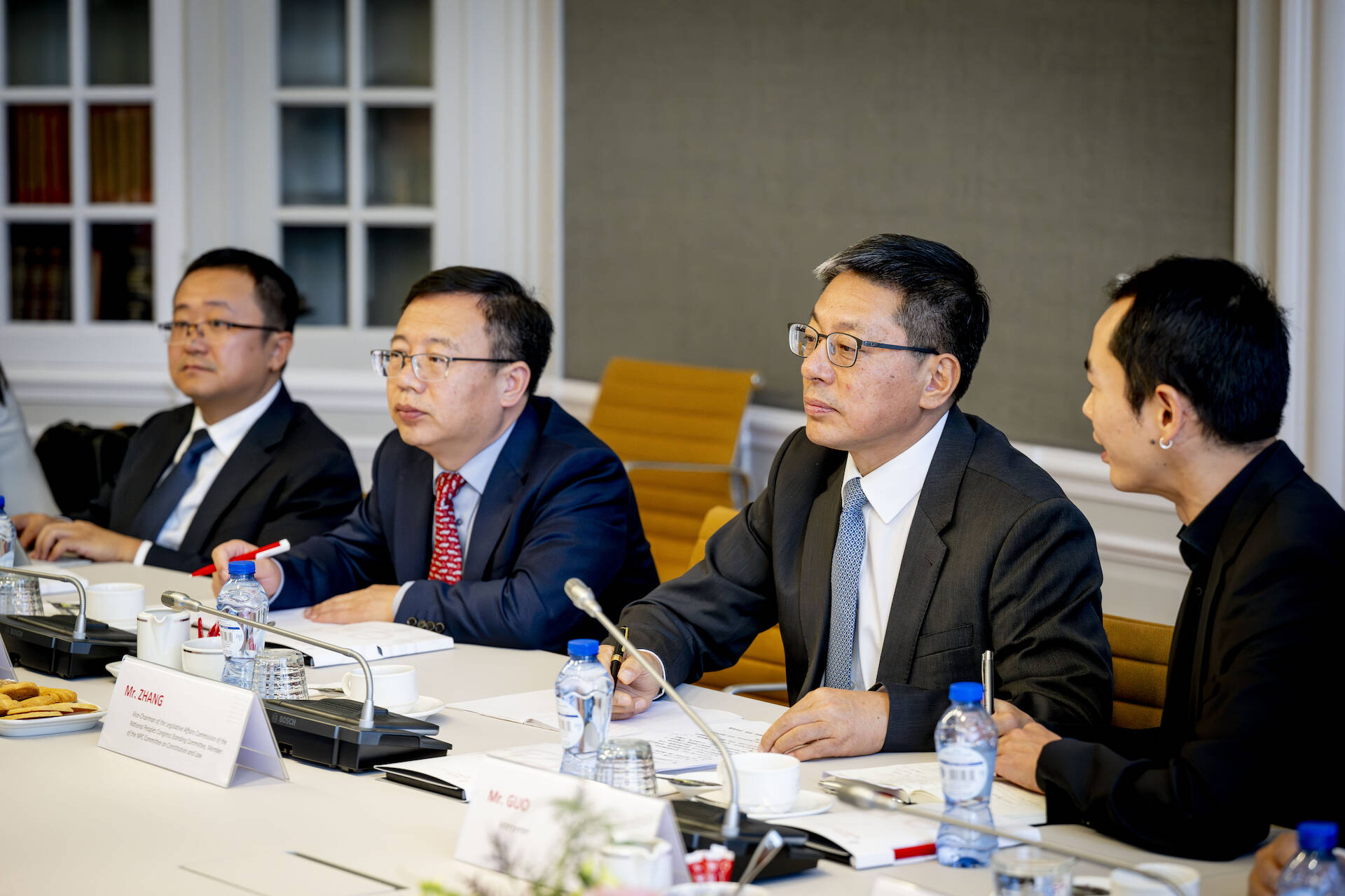 De Chinese delegatie toonde bijzonder interesse in het tweekamerstelsel