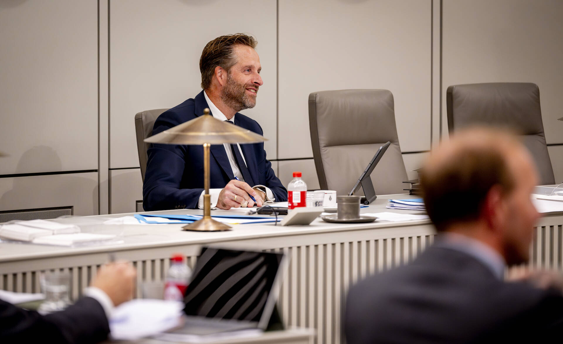 Demissionair minister Hugo de Jonge tijdens het debat in de Eerste Kamer op dinsdag 18 juni 2024