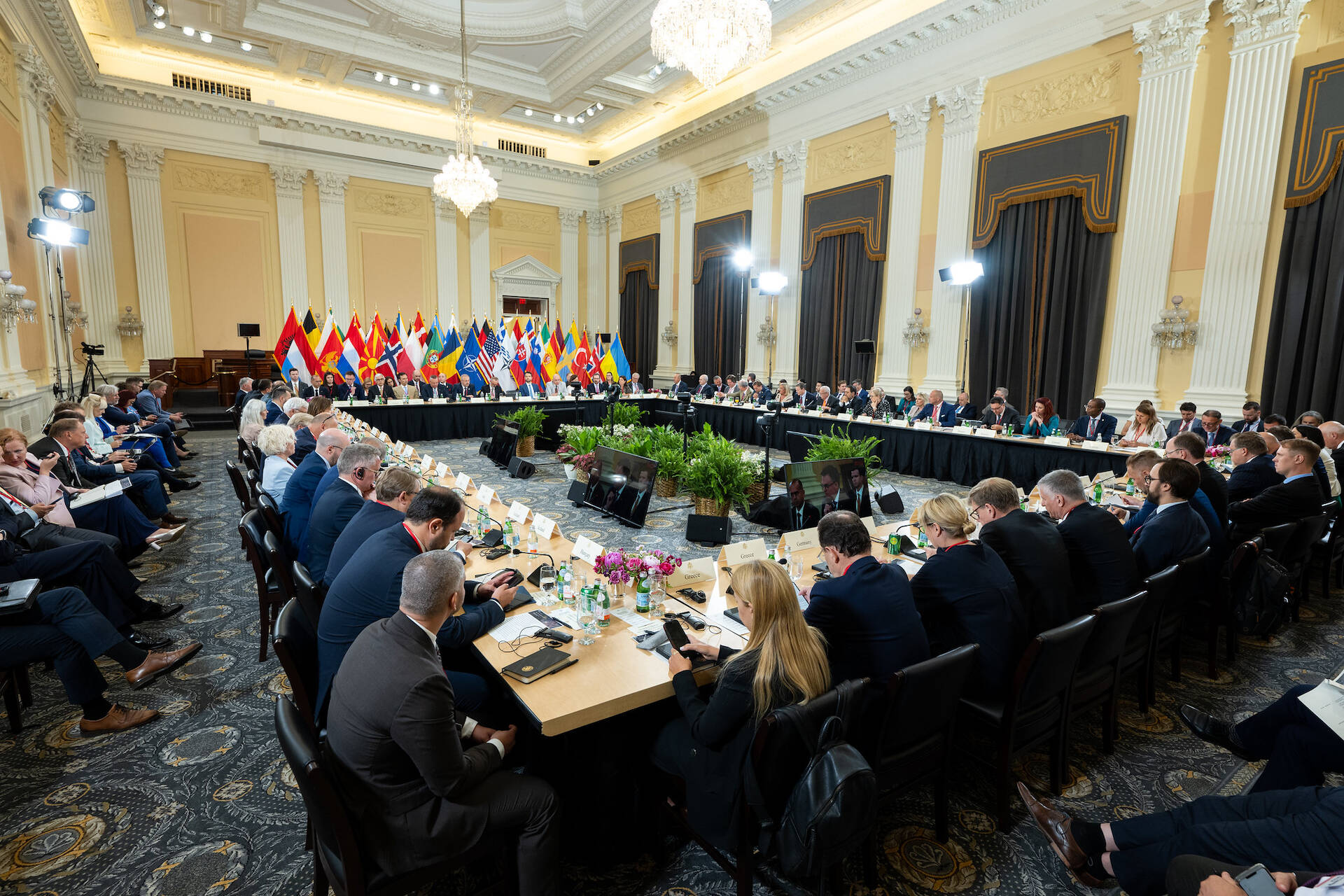 Kamerdelegatie bij NAVO-top