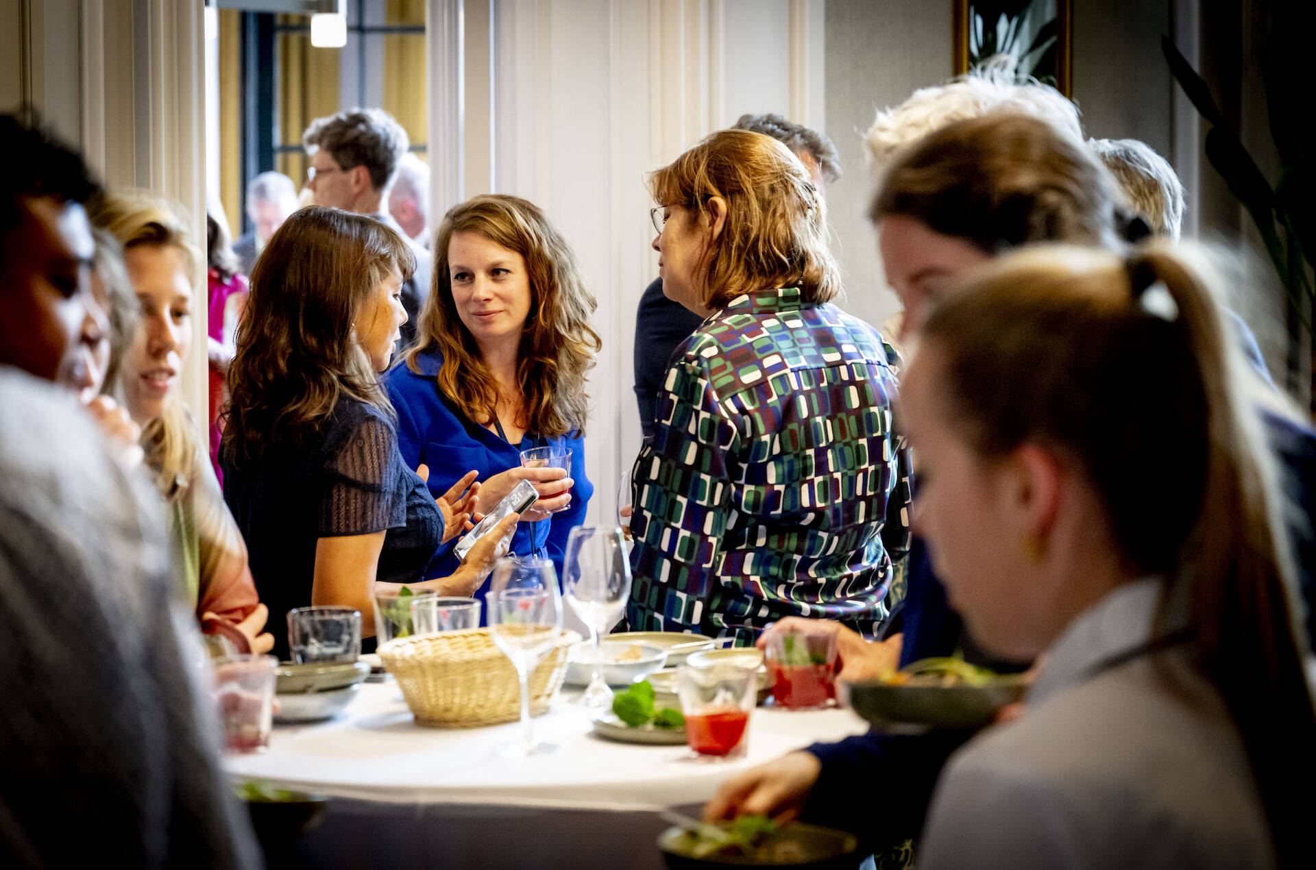 Naast senatoren waren ook medewerkers van de partij