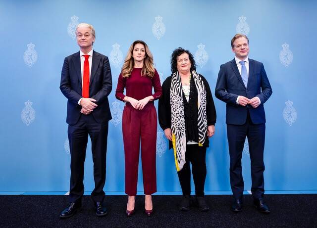 Een foto van de fractievoorzitters van PVV, VVD, BBB en NSC