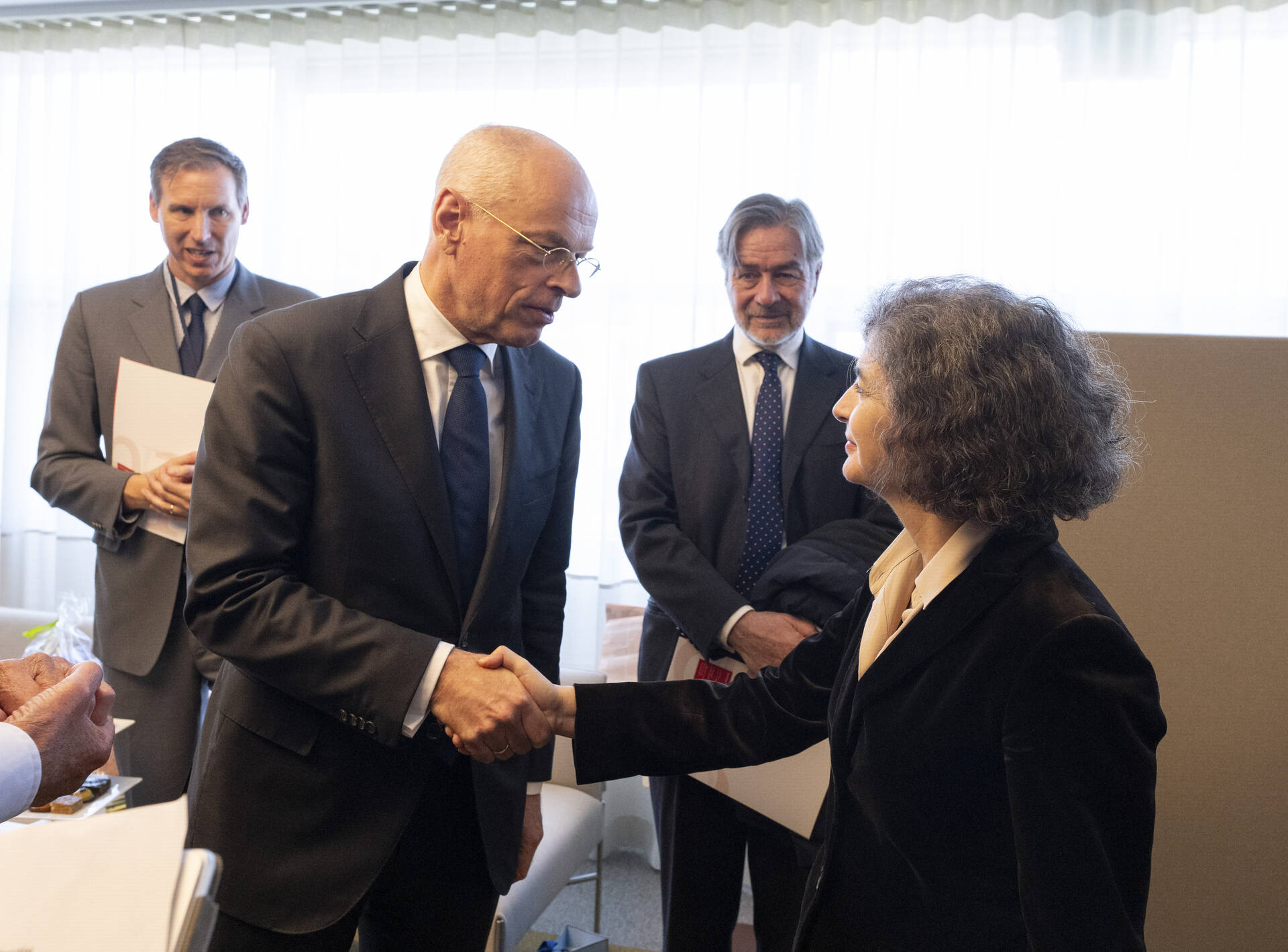 Eerste Kamervoorzitter Jan Anthonie Bruijn met ambassadeur María Consuelo Femenía Guardiola van Spanje