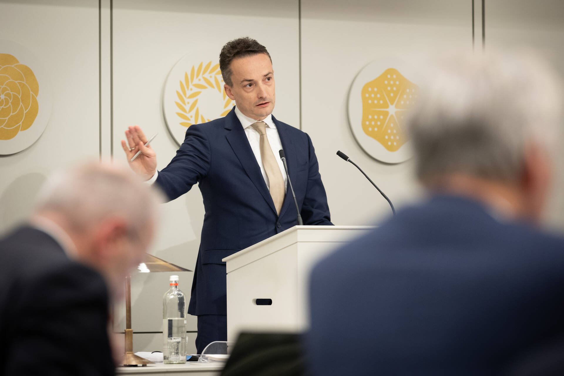 Staatssecretaris Van Oostenbruggen tijdens het debat op 19 november 2024