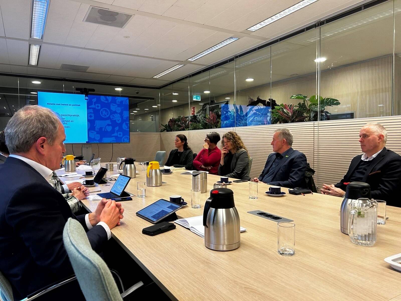 Leden van de commissie LNV in gesprek met de NVWA