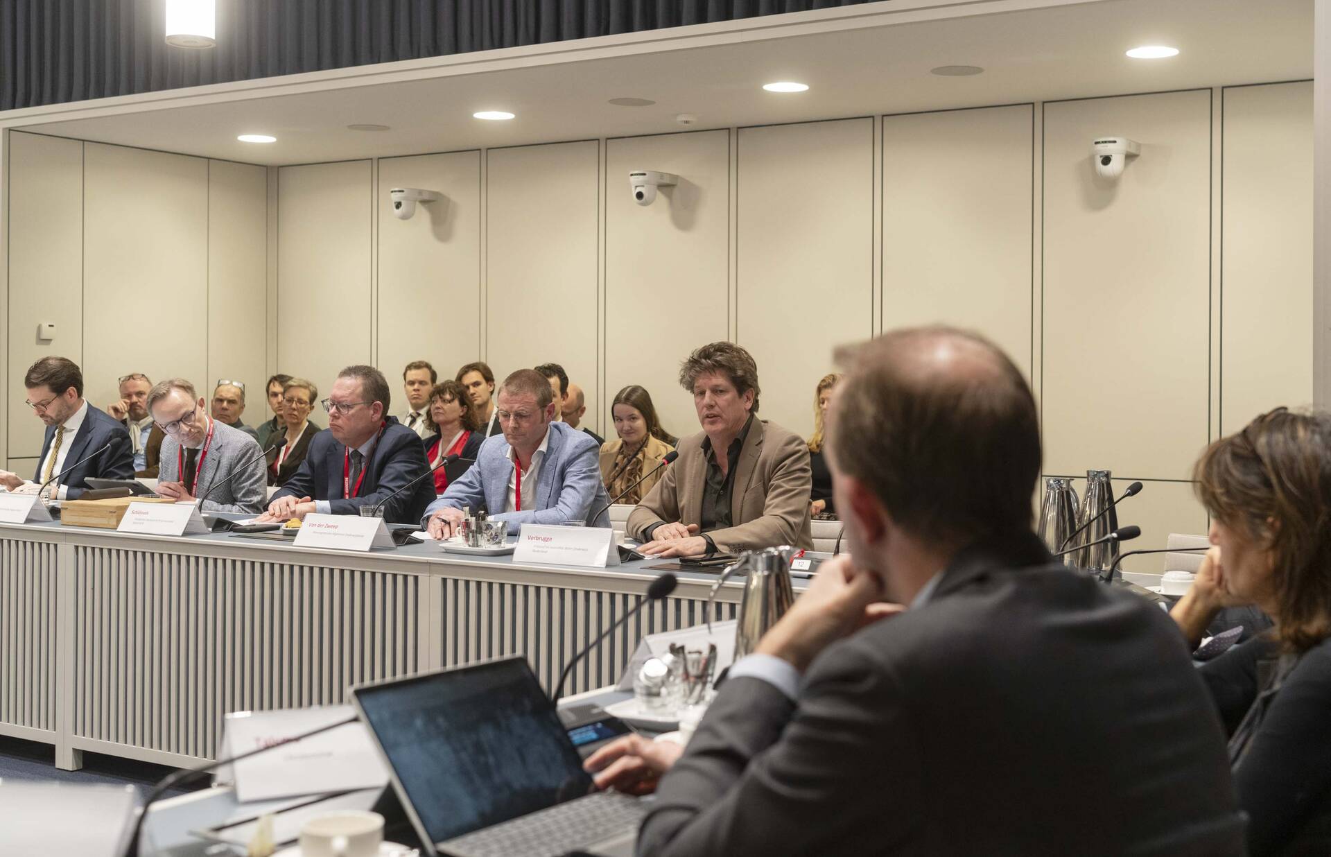 V.l.n.r.: Caspar van den Berg (Universiteiten van Nederland), Maurice Limmen (Vereniging Hogescholen), Raymond Schlössels (Universiteit Maastricht), Douwe Dirk van der Zweep (Algemene Onderwijsbond) en Ad Verbrugge (filosoof/Beter Onderwijs Nederland)