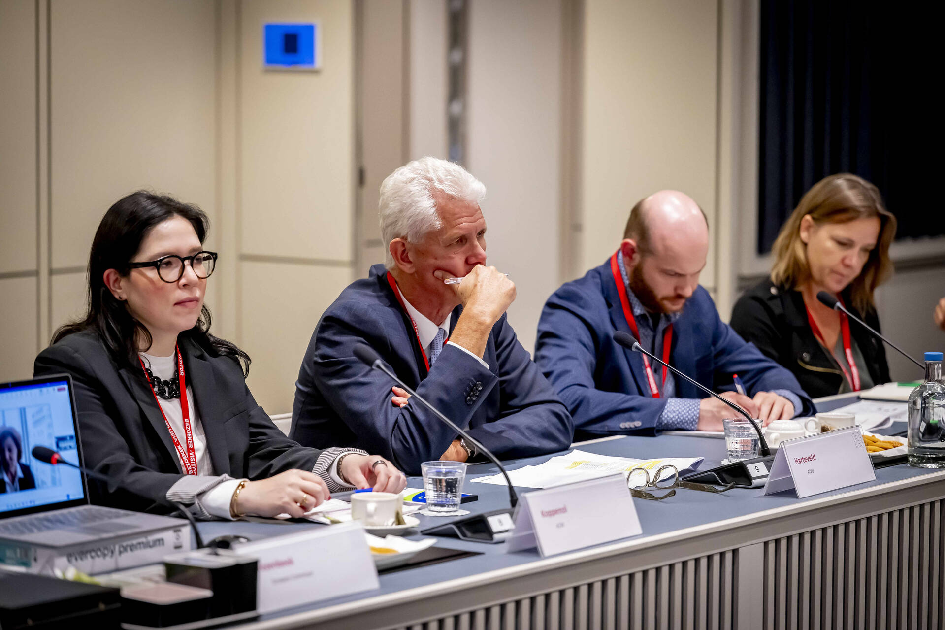 De deskundigen gaven eerst een inleiding over hun rollen bij het signaleren en tegengaan van desinformatie
