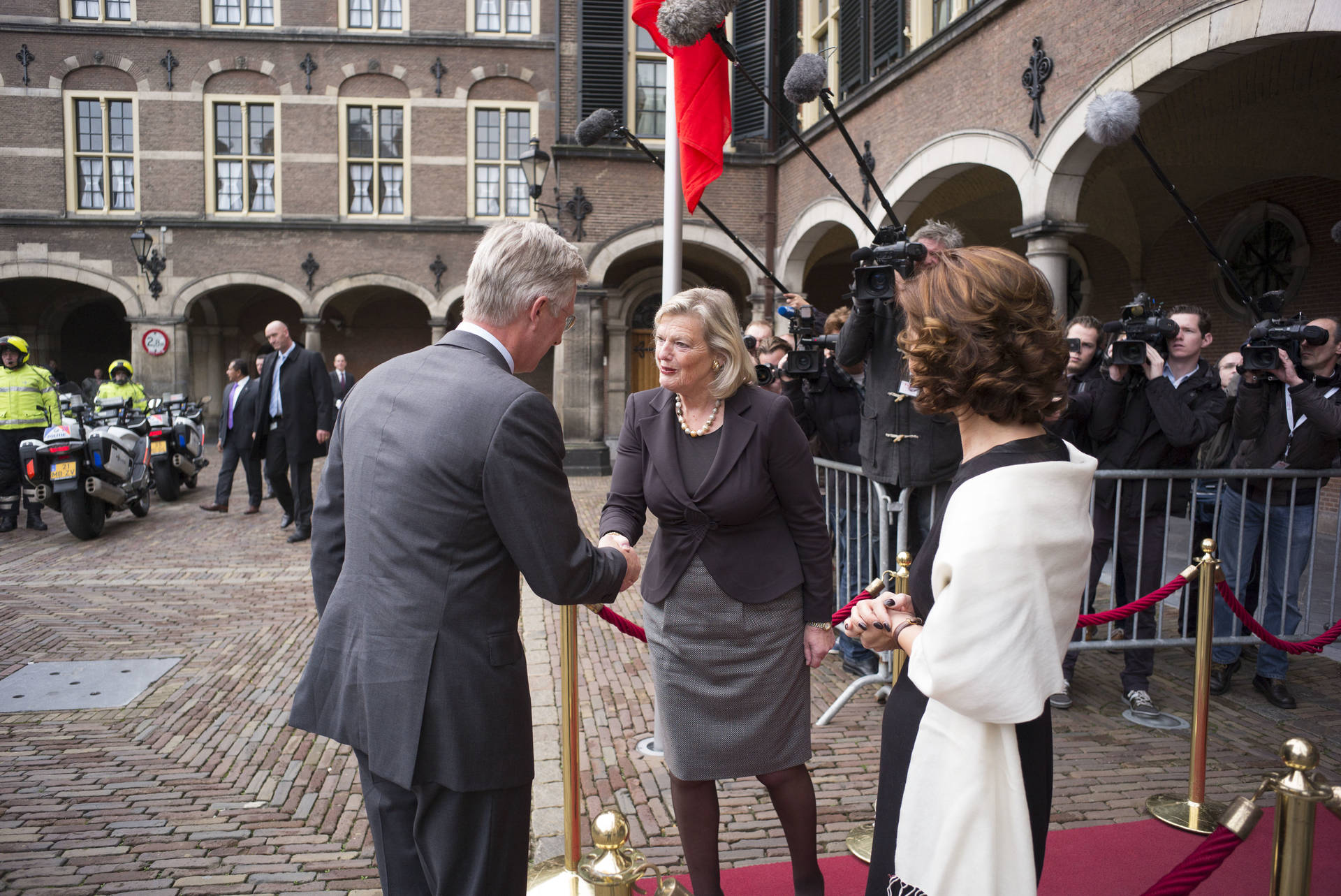 Ontvangst Koning en Koningin door Voorzitters Eerste en Tweede Kamer