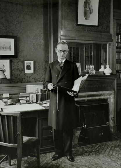 Mr. A.L. de Block, Griffier van de Eerste Kamer,1937. Foto: W. van der Randen, Spaarnestad Photo.