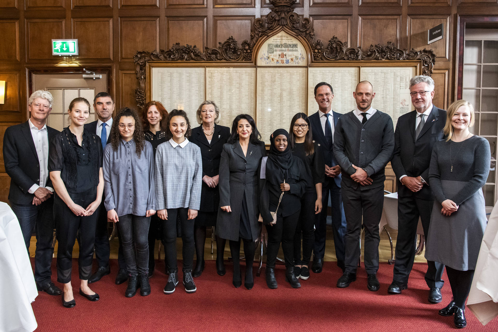 Voorafgaand aan de herdenking hadden de Kamervoorzitters, de minister-president en de staatssecretaris van VWS een ontmoeting met leerlingen van de Johan de Witt Scholengroep