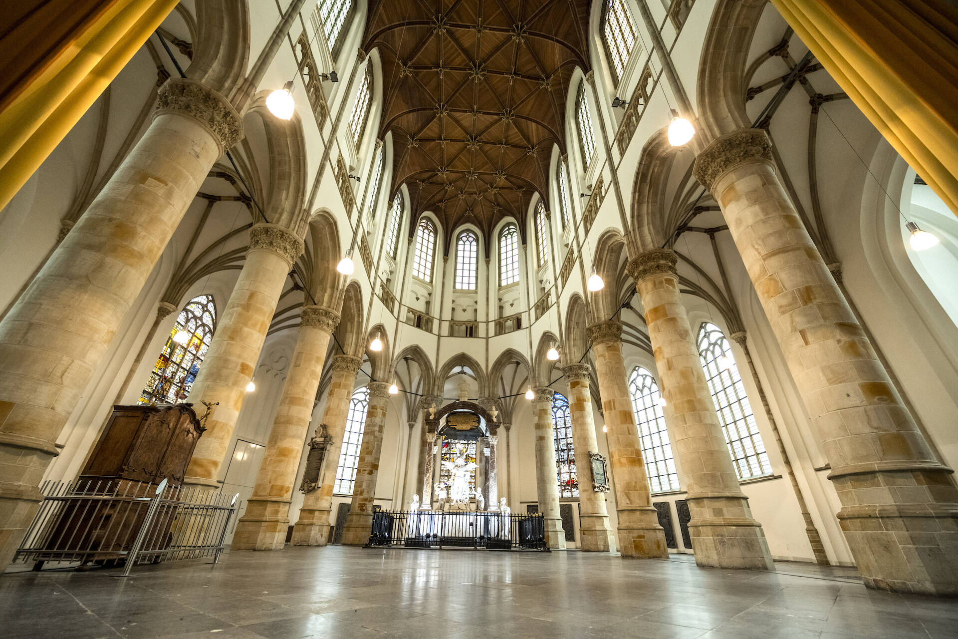 Interieur van de Grote Kerk in Den Haag