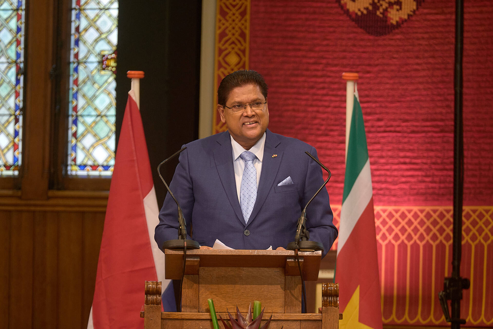 President Chandrikapersad Santokhi van Suriname aan het woord.