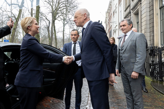 Aankomst van Bondsraadpresident Manuela Schwesig bij de Eerste Kamer der Staten-Generaal