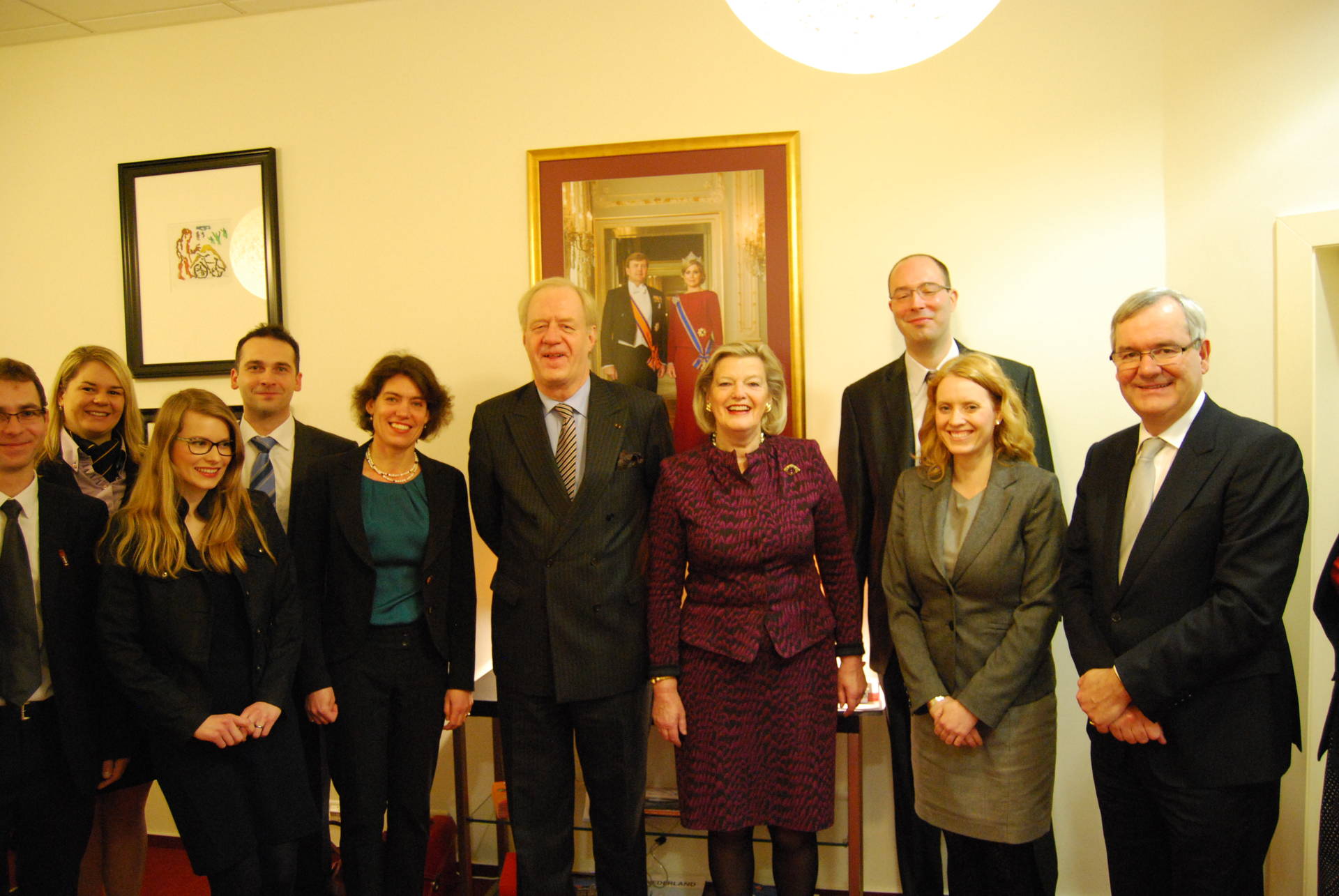 Voorzitter en Griffier Eerste Kamer met Ambassadeur Van Rijssen en medewerkers ambassade