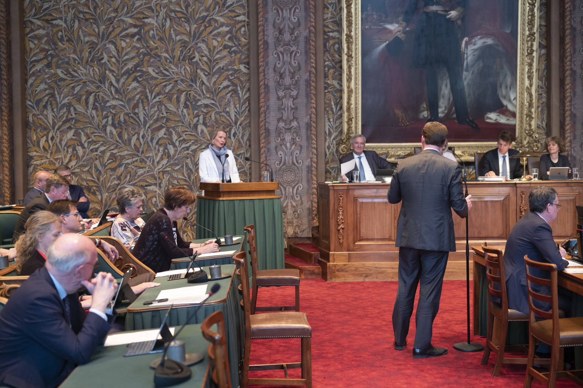 Anne-Wil Duthler (VVD) tijdens derde termijn in debat met senator Van Dijk (SGP)