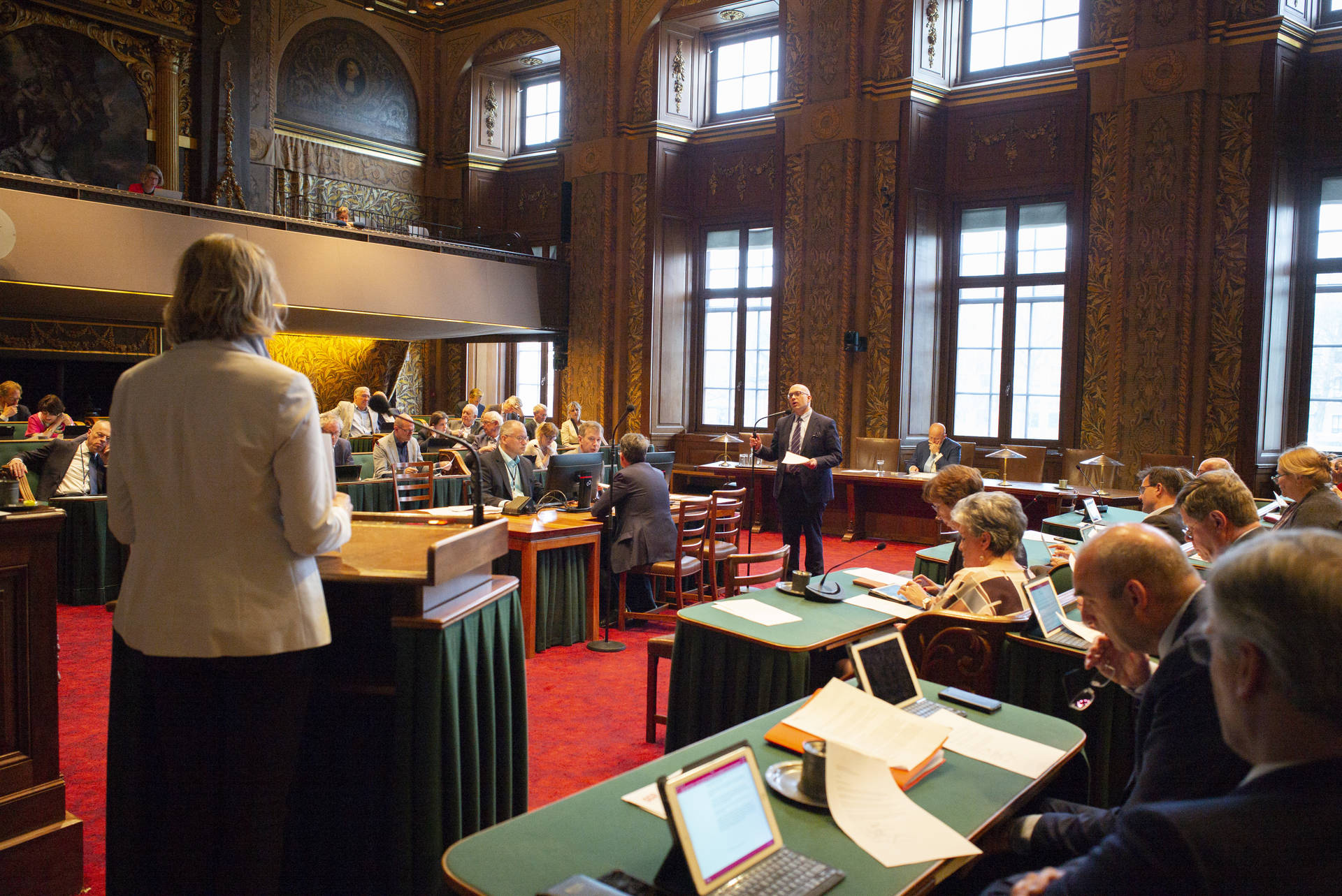 Anne-Wil Duthler (VVD) tijdens derde termijn in debat met senator Van Hattem (PVV)