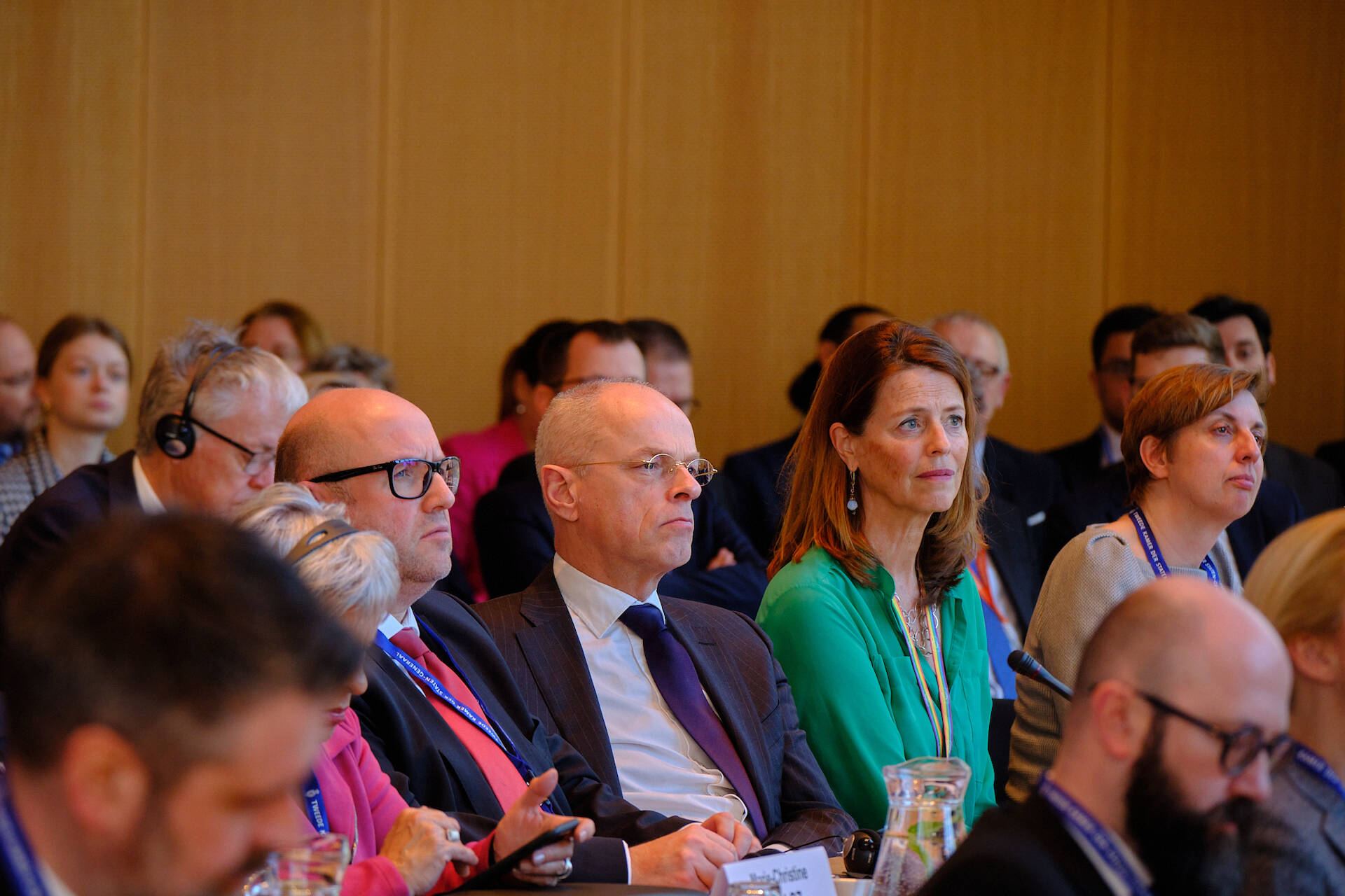 Eerste Kamervoorzitter Jan Anthonie Bruijn en Petra Stienen, leider van de Nederlandse delegatie