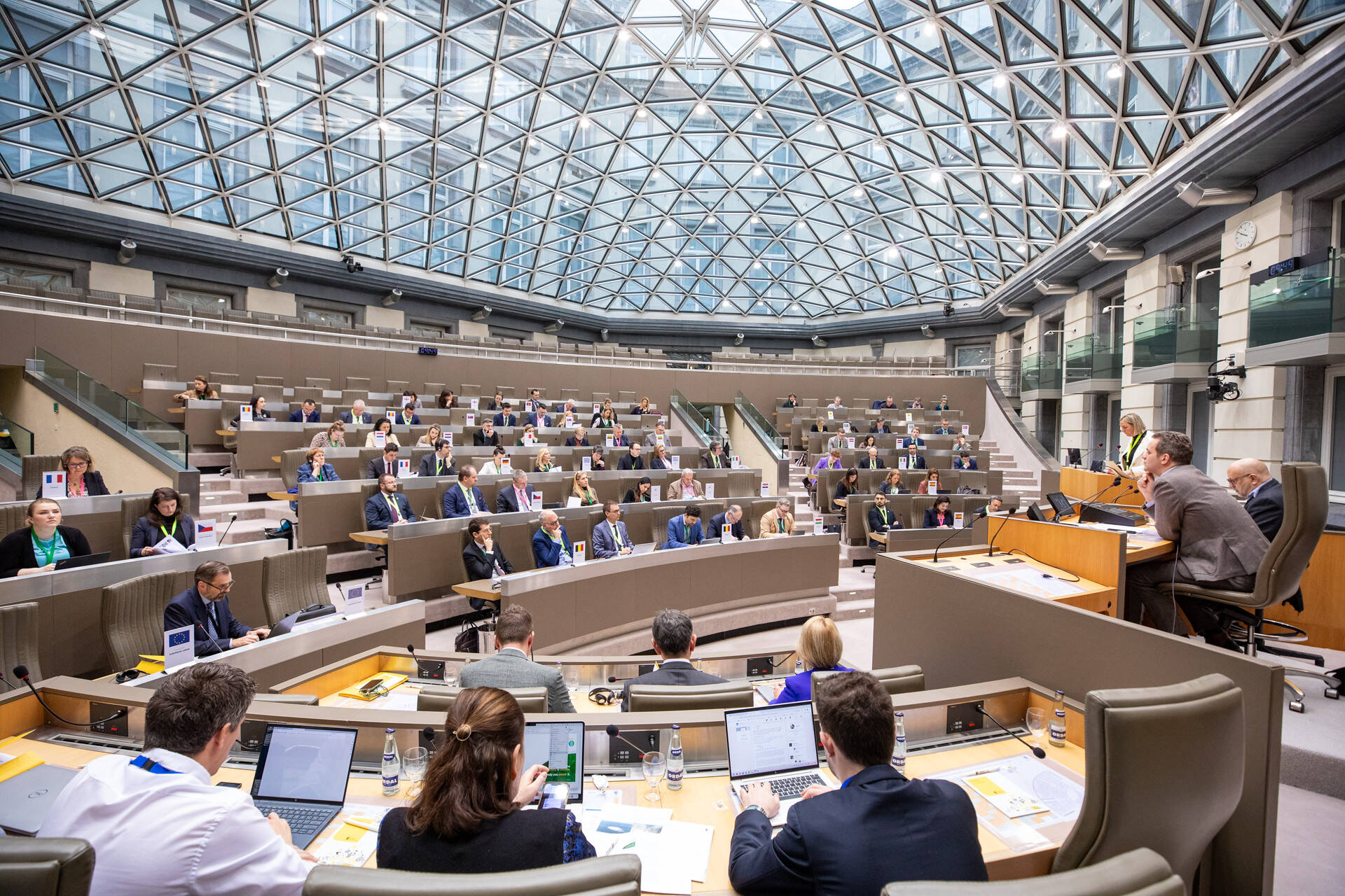 Foto van de vergaderzaal van het Vlaams parlement