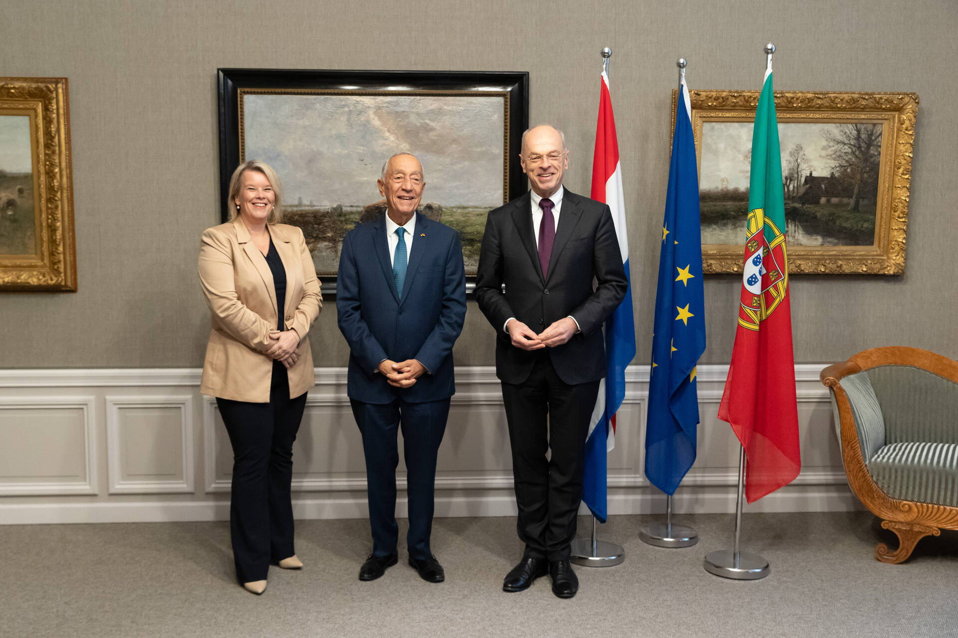 Tweede Kamer Ondervoorzitter Kamminga (l), President Rebelo de Sousa (m) en Eerste Kamervoorzitter Bruijn (r)