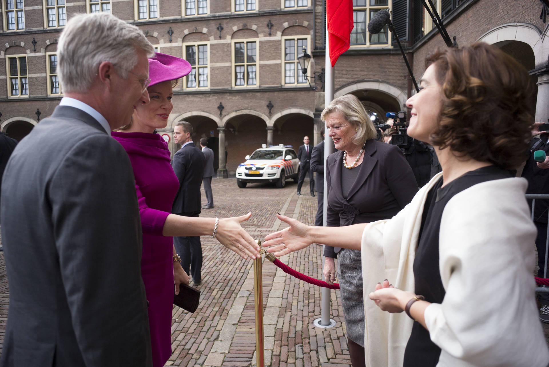 Ontvangst Koning en Koningin door Voorzitters Eerste en Tweede Kamer 