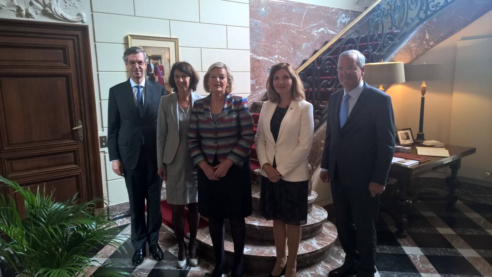 Permanent Vertegenwoordiger bij de EU Robert de Groot, Permanent Vertegenwoordiger bij de NAVO Marjanne Dekwaasteniet, Eerste Kamervoorzitter Ankie Broekers-Knol, Nederlandse Ambassadeur te België Maryem van den Heuvel, Griffier Geert Jan Hamilton