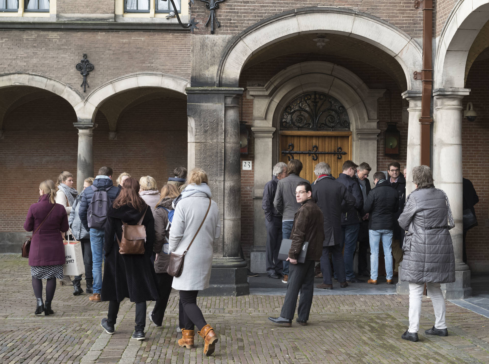 Al vroeg veel belangstellenden voor het debat