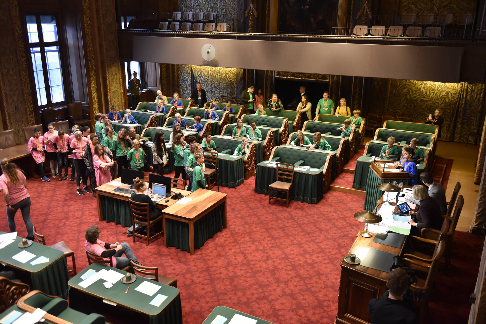 Basisschoolleerlingen in debat in de Derde Kamer