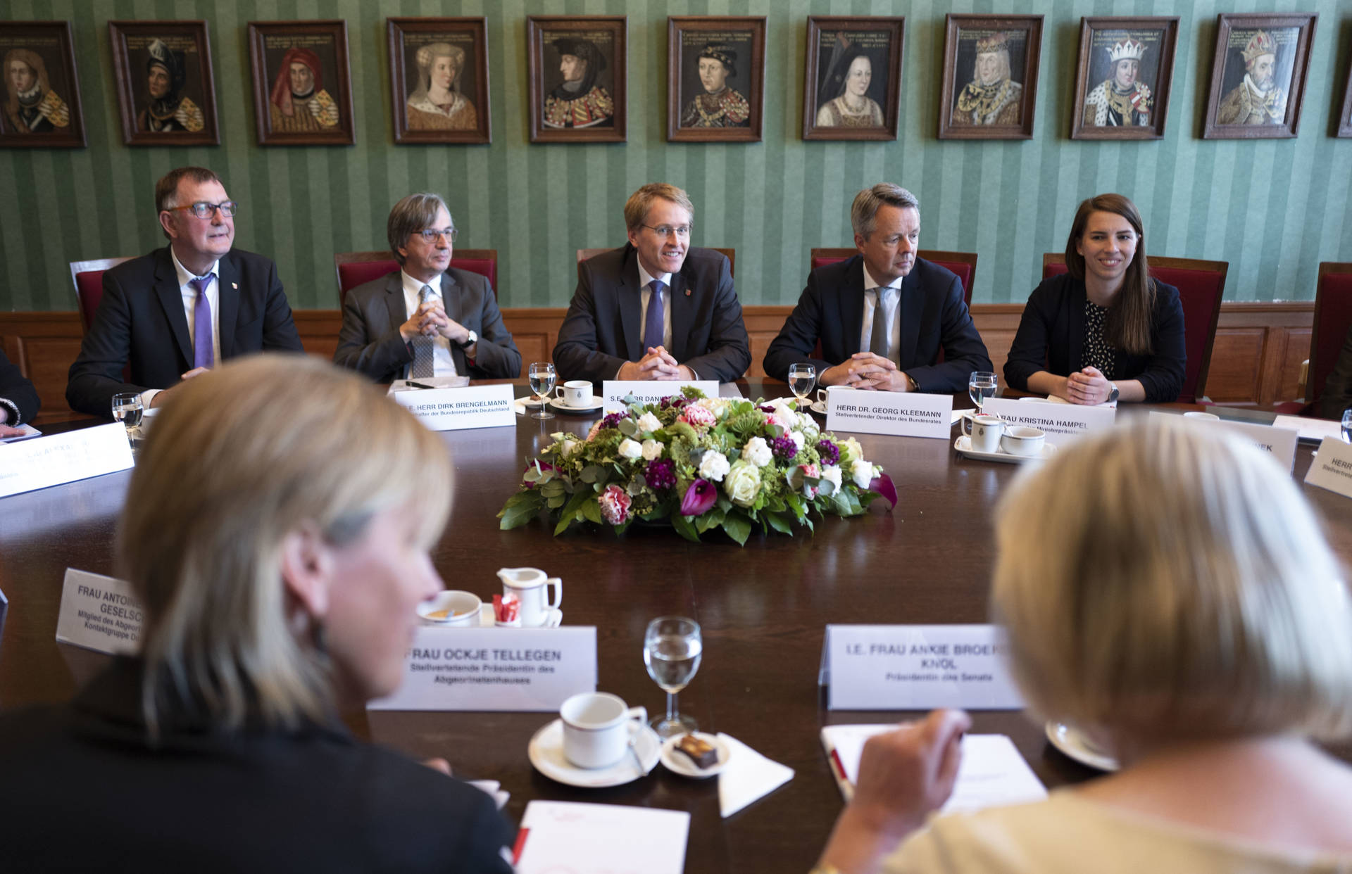  Het gesprek vond plaats in de Gravenkamer van de Eerste Kamer