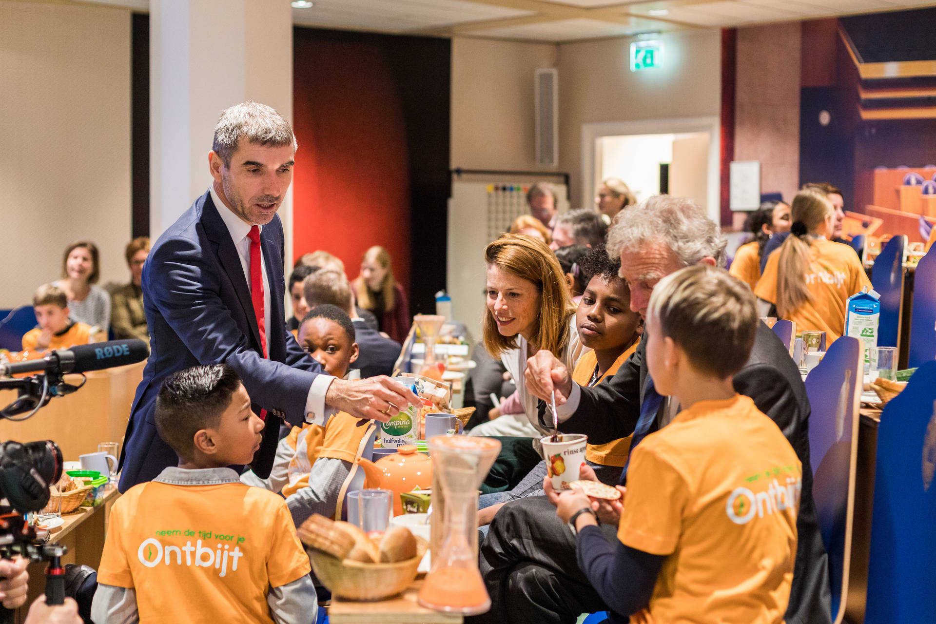 Eerste Kamerleden bij Binnenhofontbijt