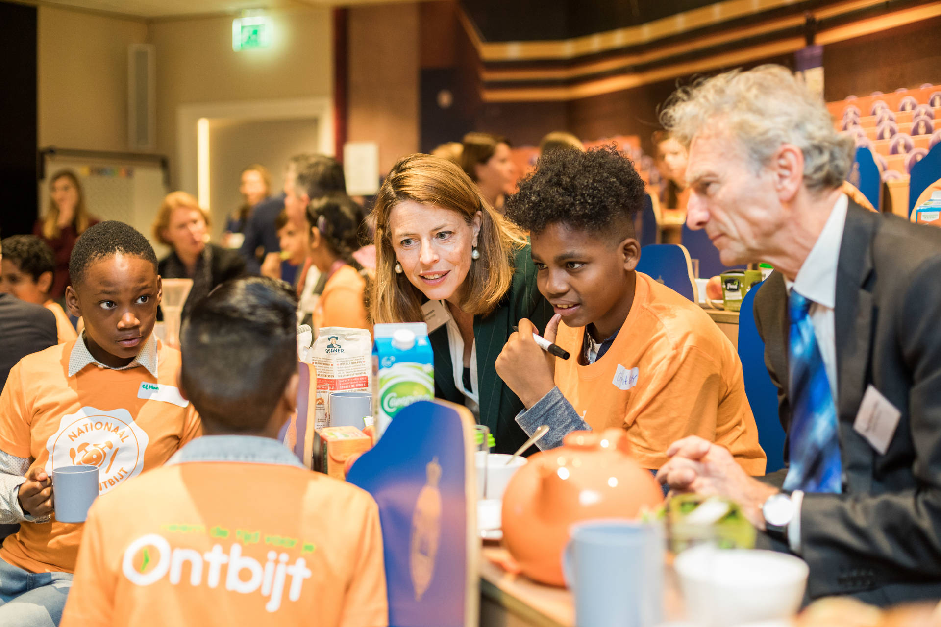 Eerste Kamerleden bij Binnenhofontbijt